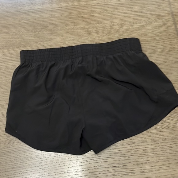 Shorts - Picture 3 of 3